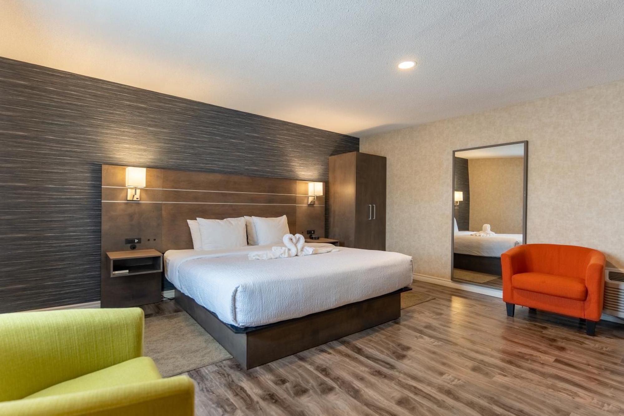 Glengarry Extended Stays Truro Exterior photo