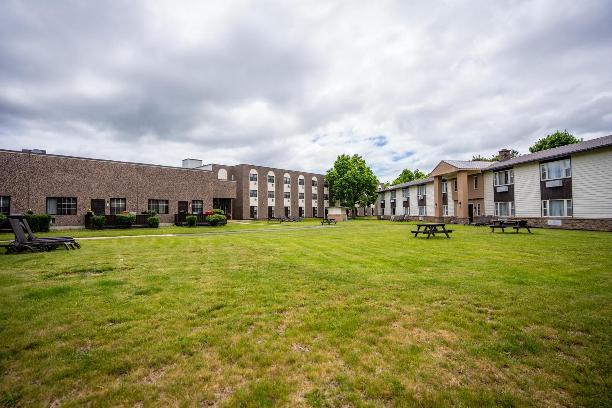Glengarry Extended Stays Truro Exterior photo